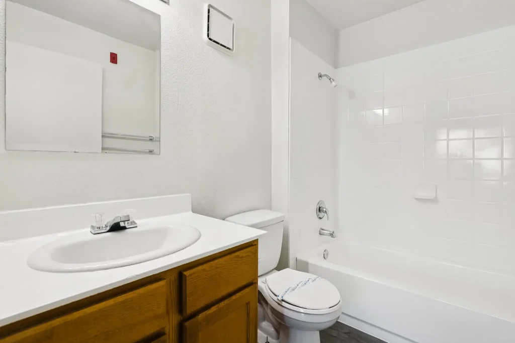 Ashford Manor Bathroom