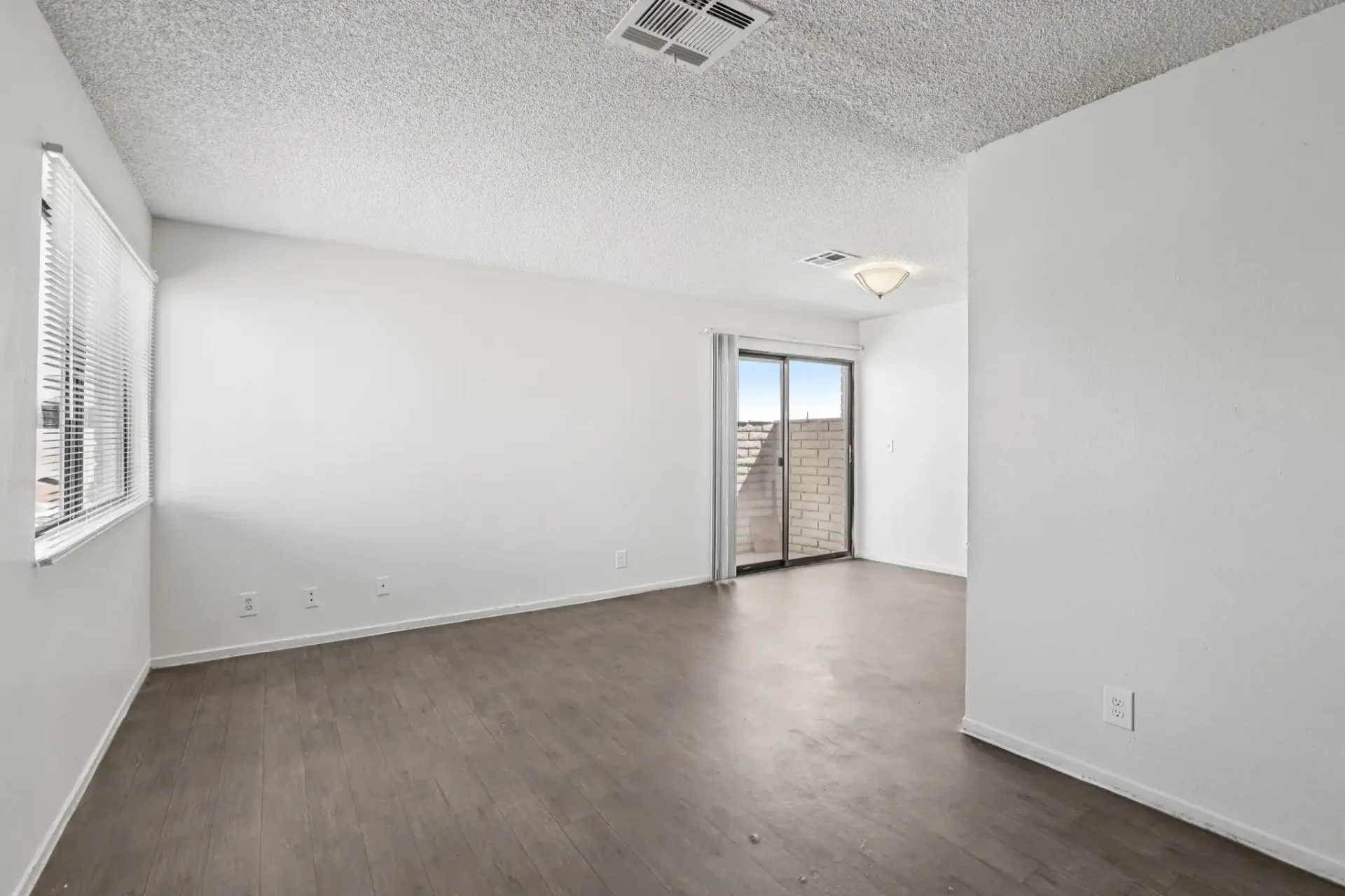 Ashford Manor Living Room